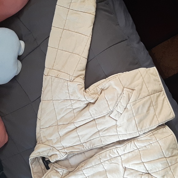 Forever 21 soft yellow quilted jacket - Picture 2 of 6